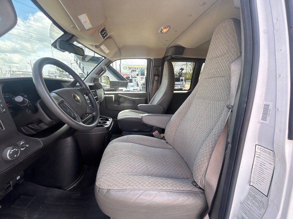 2023 Chevrolet Express Image 15