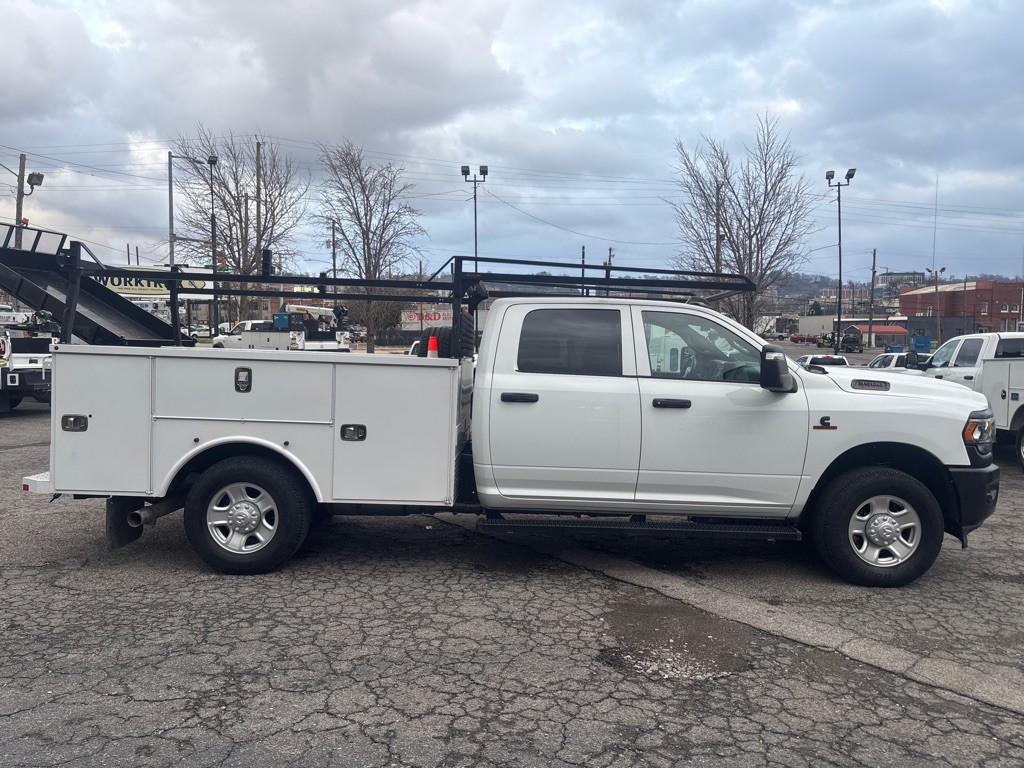 2023 RAM 3500 Image 2