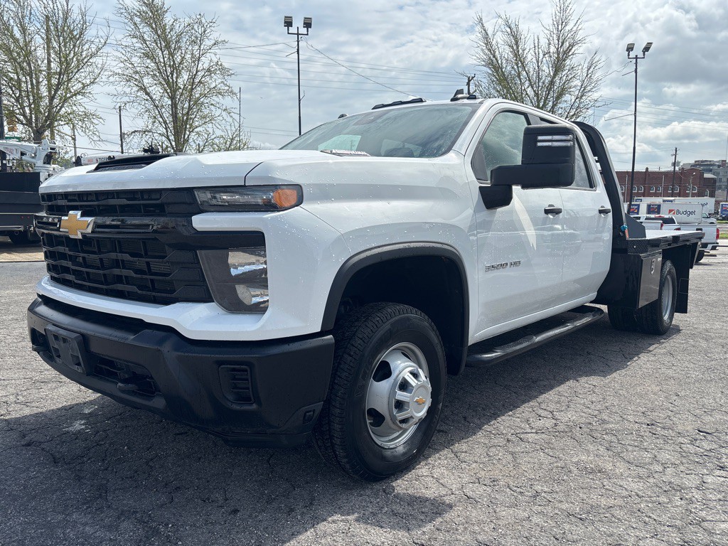 2024 Chevrolet Silverado 1500 Image 1