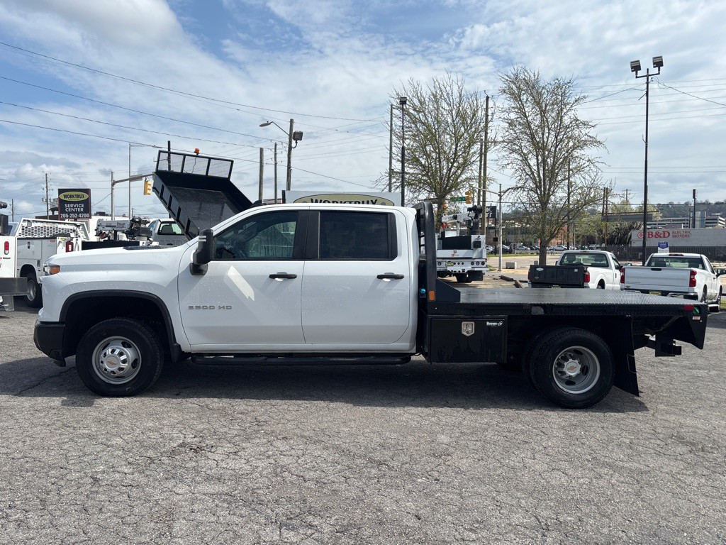 2024 Chevrolet Silverado 1500 Image 2