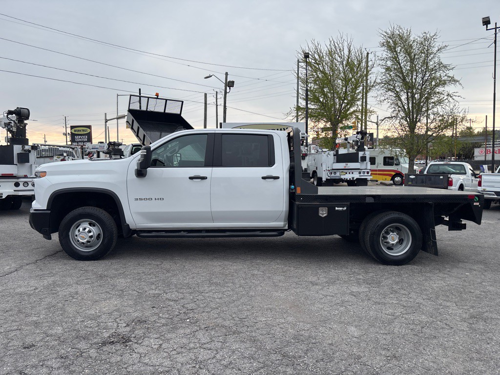 2024 Chevrolet Silverado 1500 Image 2