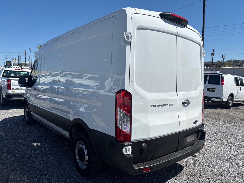 2024 Ford T250 Image 4