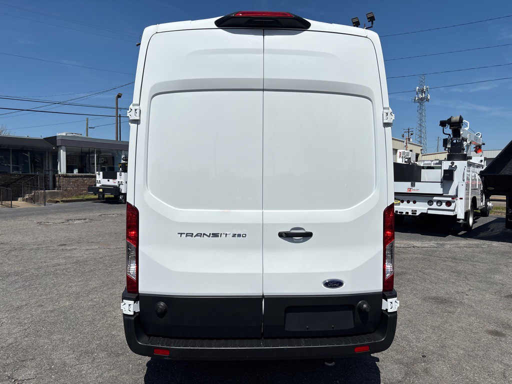 2025 Ford T250 Image 4