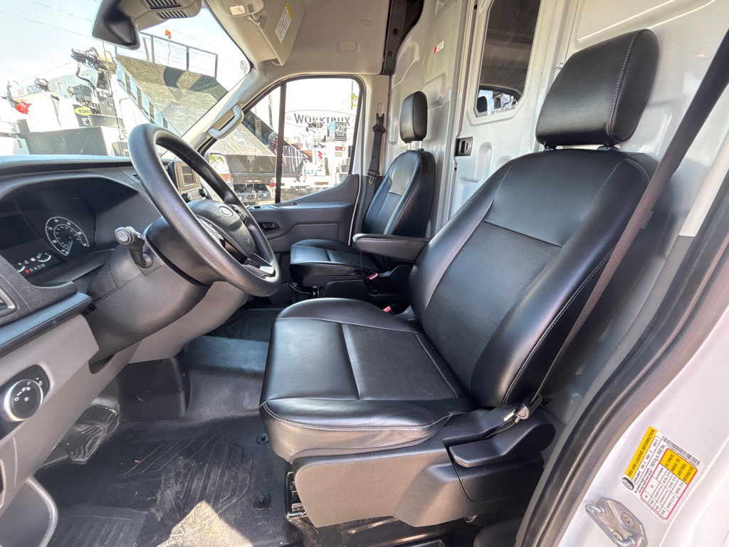 2025 Ford T250 Image 18