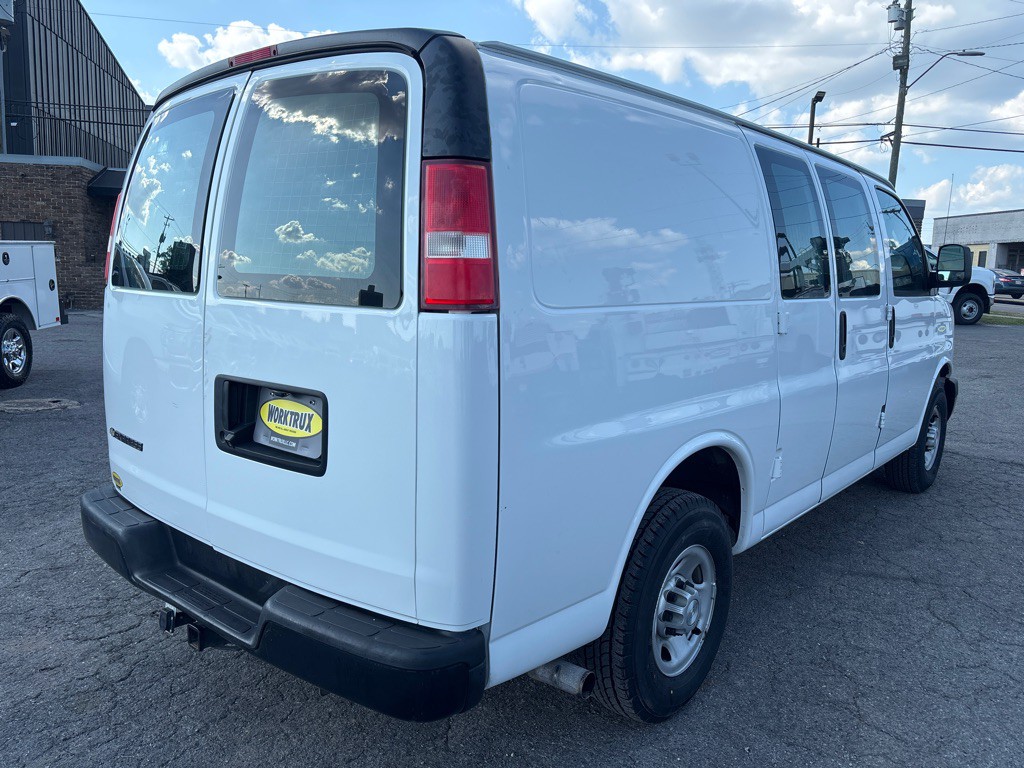 2017 Chevrolet Express Image 5