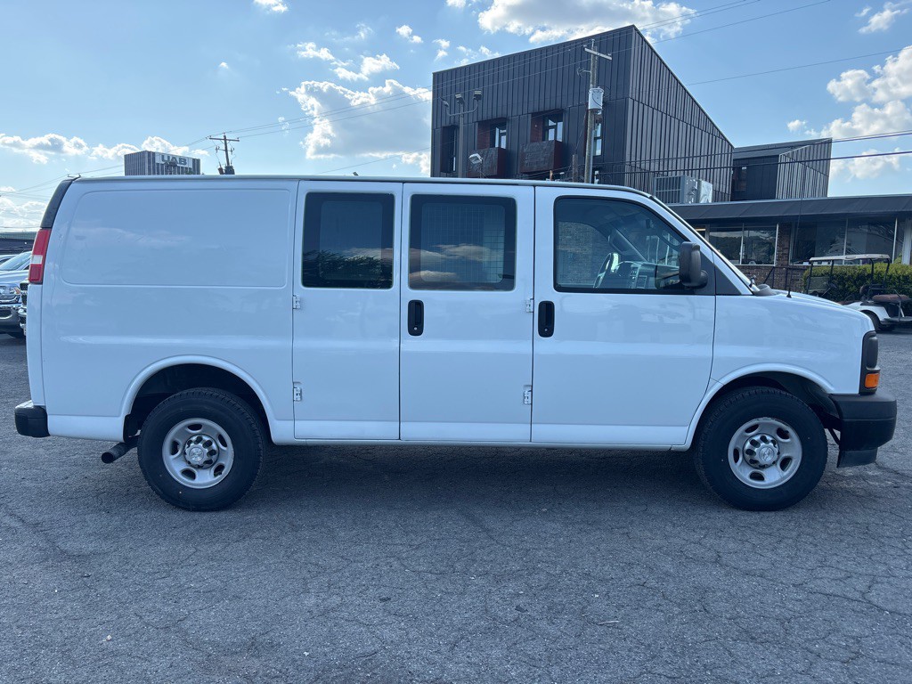 2017 Chevrolet Express Image 6