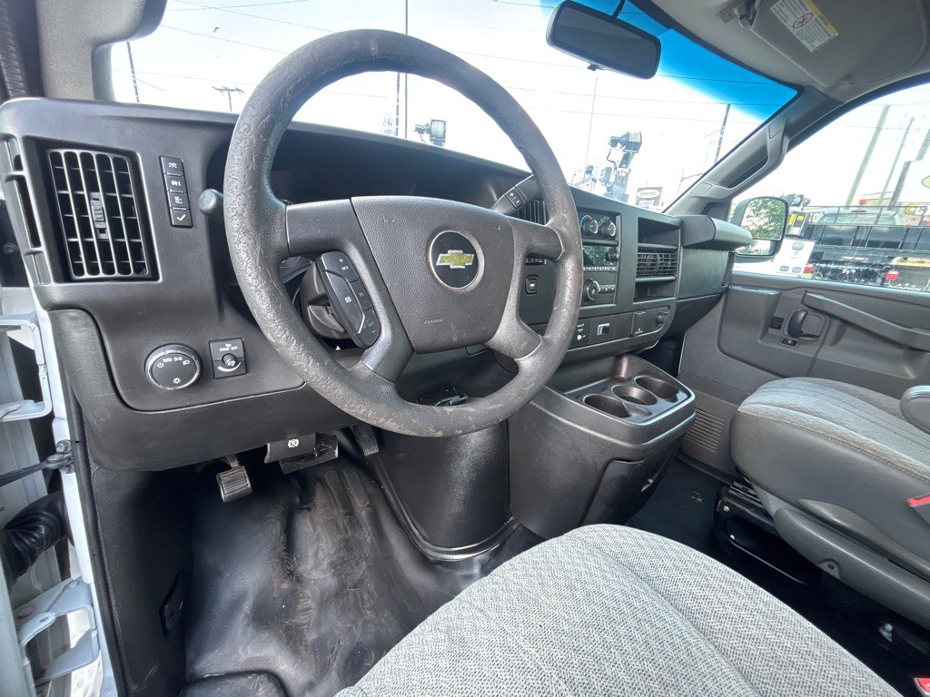 2017 Chevrolet Express Image 8