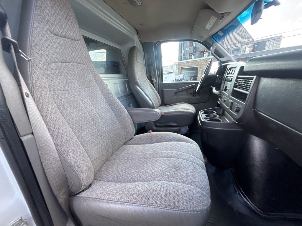2017 Chevrolet Express Image 13
