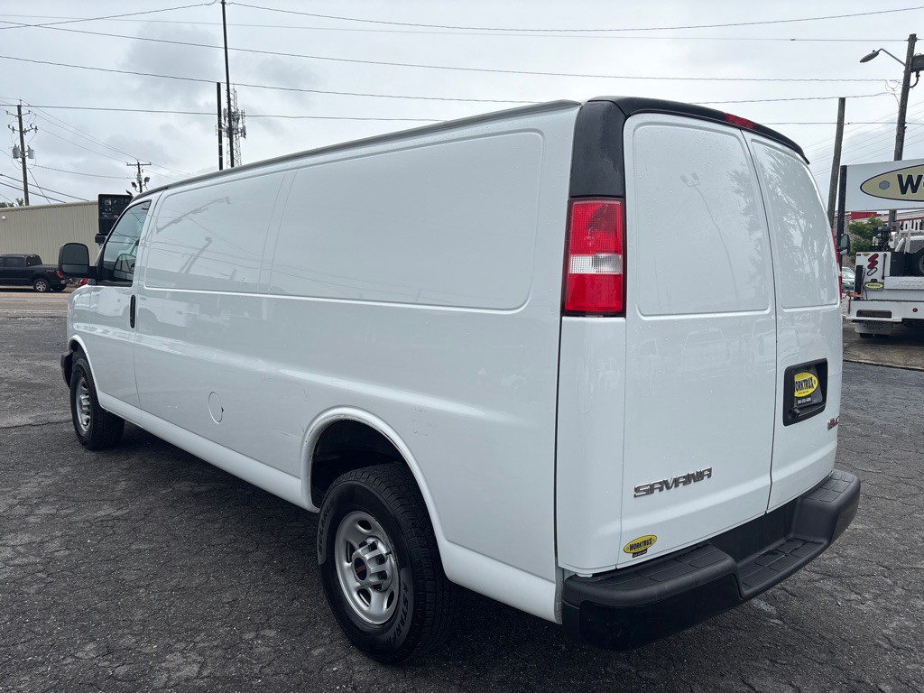 2023 GMC Savana Image 3