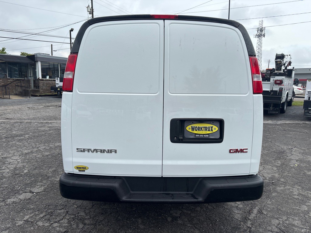 2023 GMC Savana Image 4