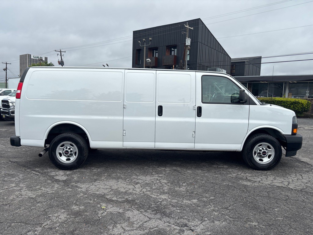 2023 GMC Savana Image 6