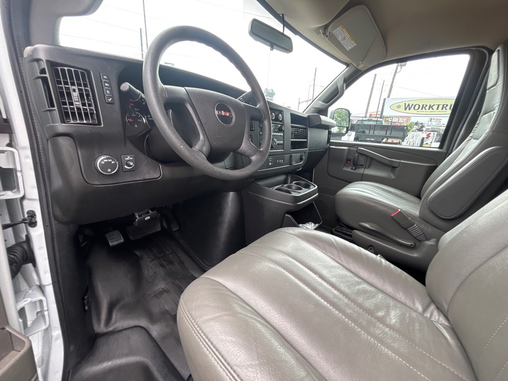2023 GMC Savana Image 9