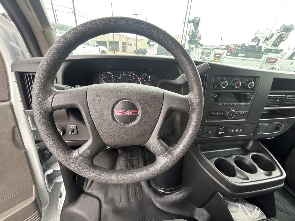 2023 GMC Savana Image 11
