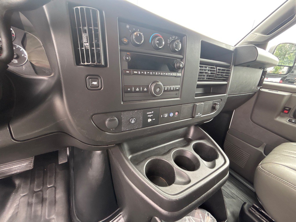 2023 GMC Savana Image 12