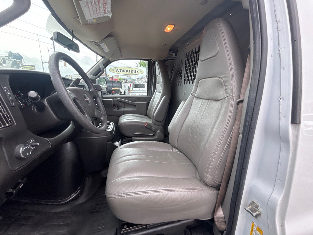 2023 GMC Savana Image 14