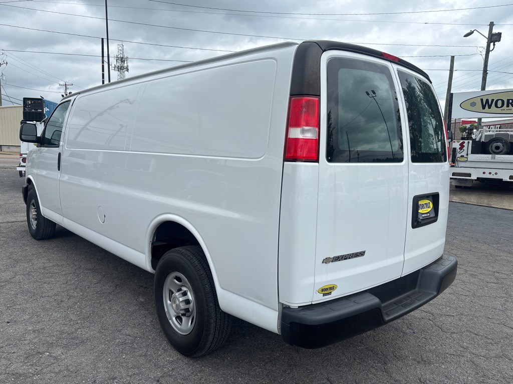 2022 Chevrolet Express Image 3