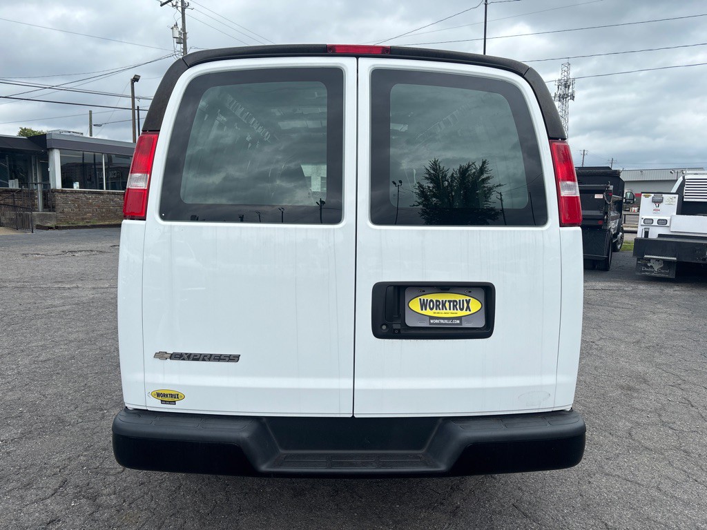 2022 Chevrolet Express Image 4