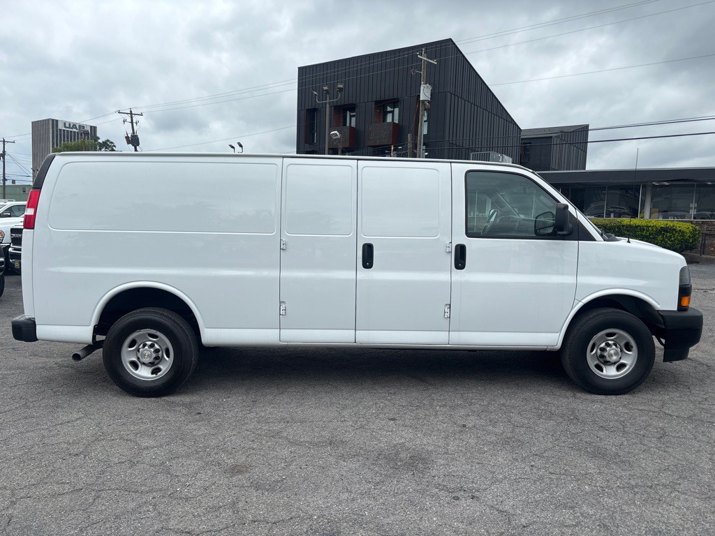 2022 Chevrolet Express Image 6