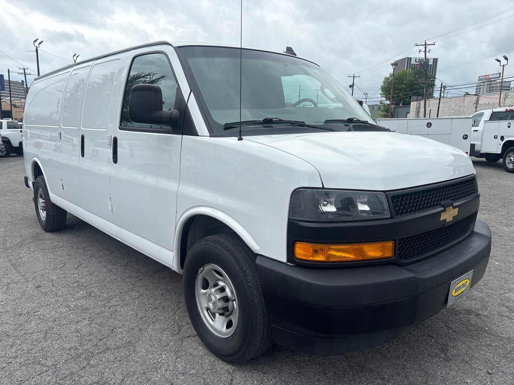 2022 Chevrolet Express Image 7