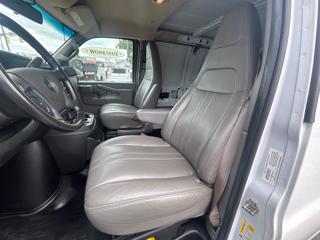 2022 Chevrolet Express Image 16