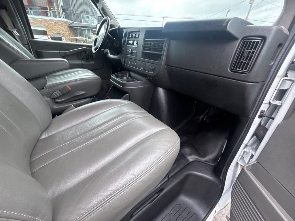 2022 Chevrolet Express Image 17