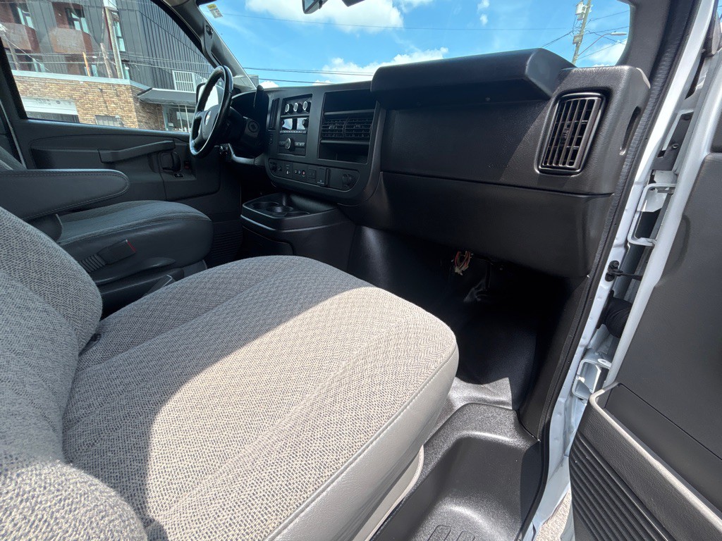 2020 Chevrolet Express Image 23