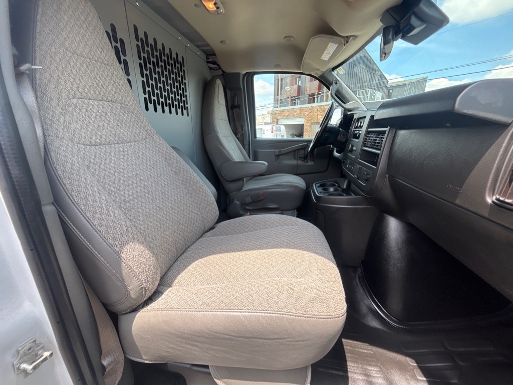2020 Chevrolet Express Image 24