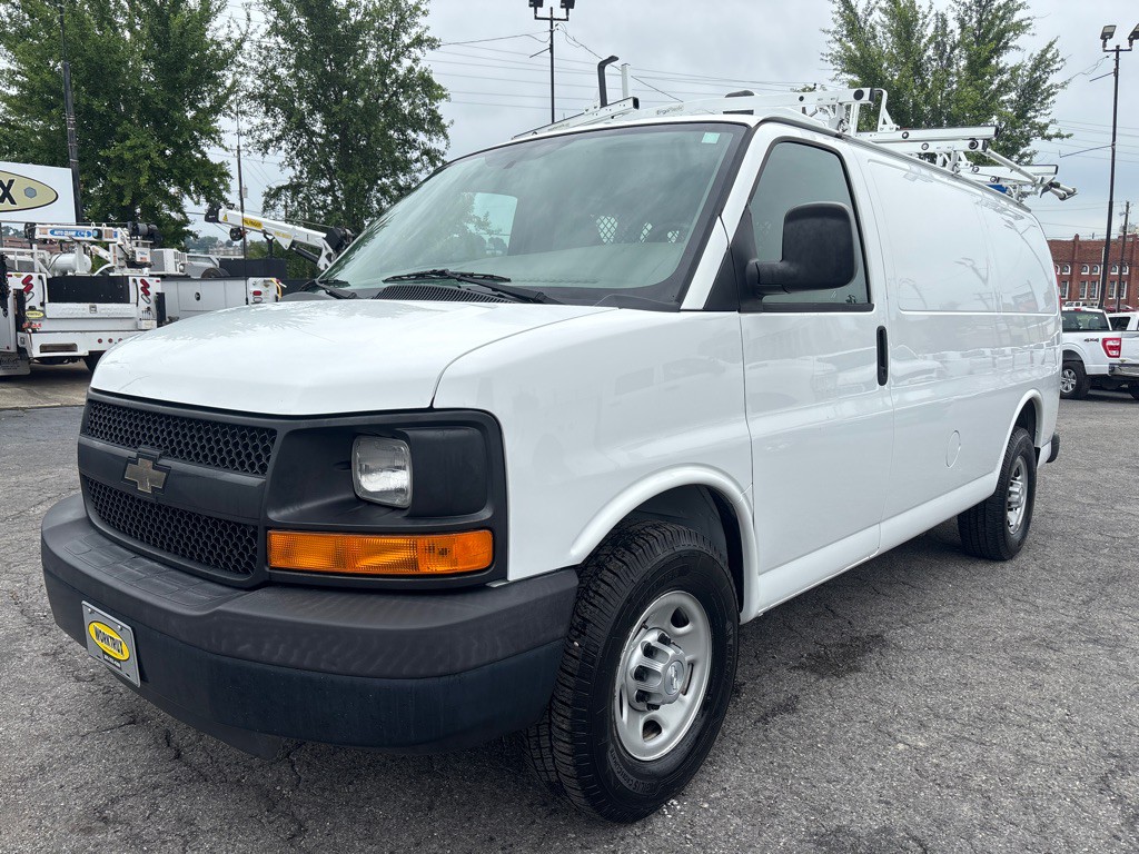 2016 Chevrolet Express Image 1