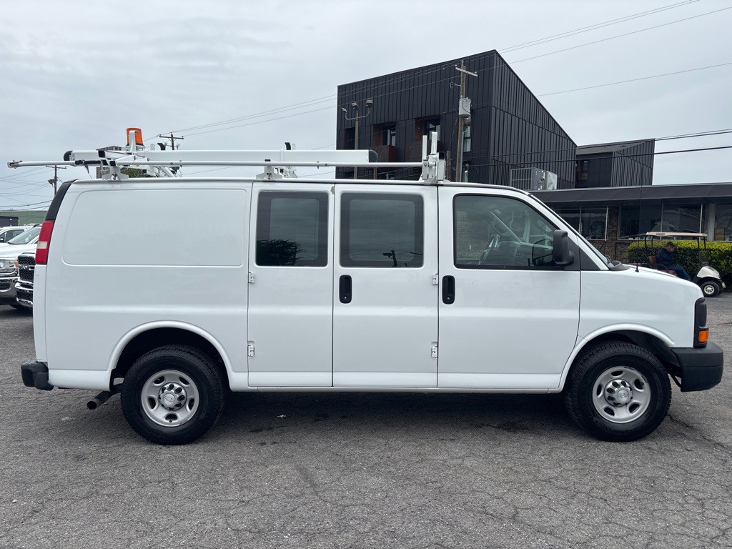 2016 Chevrolet Express Image 6