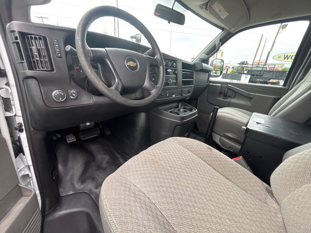 2016 Chevrolet Express Image 9