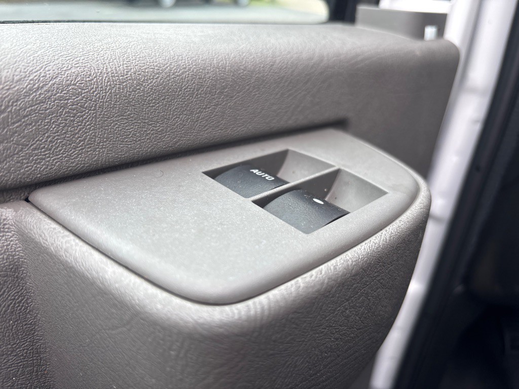 2016 Chevrolet Express Image 10