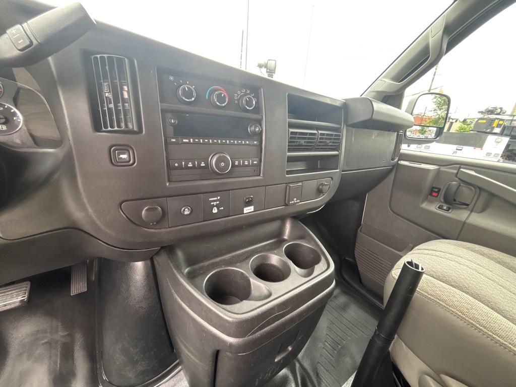 2016 Chevrolet Express Image 12