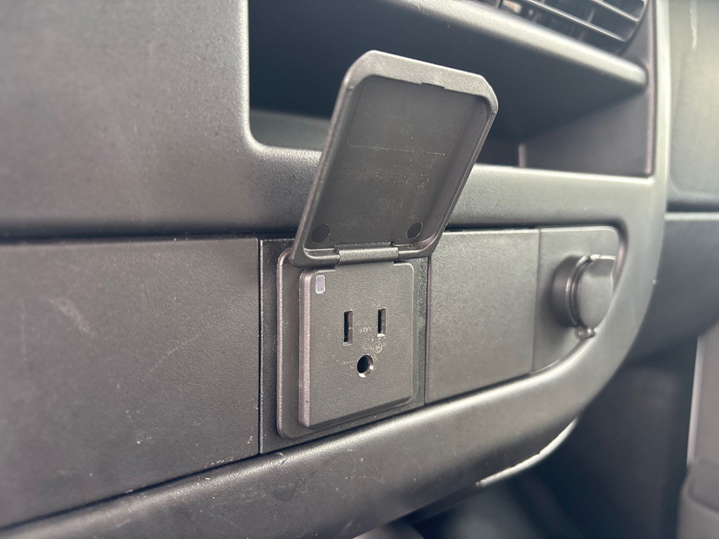 2016 Chevrolet Express Image 13