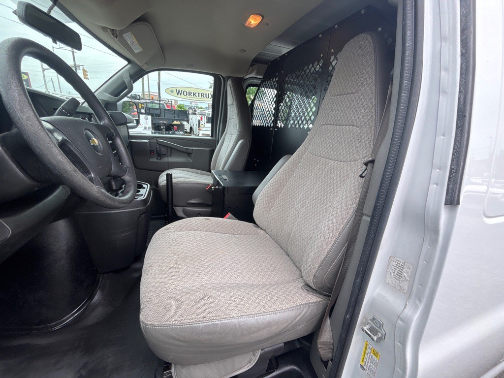 2016 Chevrolet Express Image 15