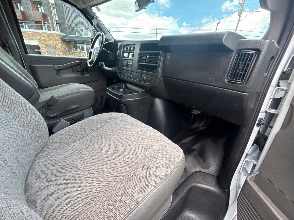 2019 Chevrolet Express Image 16