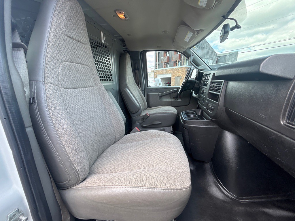 2019 Chevrolet Express Image 17