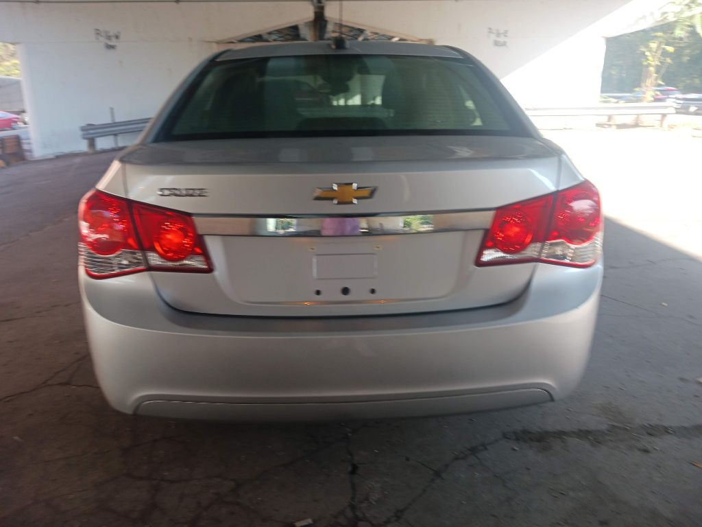 2015 Chevrolet Cruze Image 2