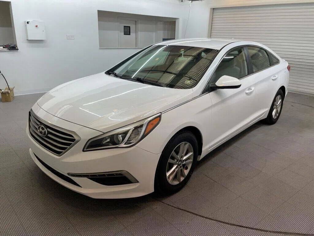 2015 Hyundai Sonata Image 1