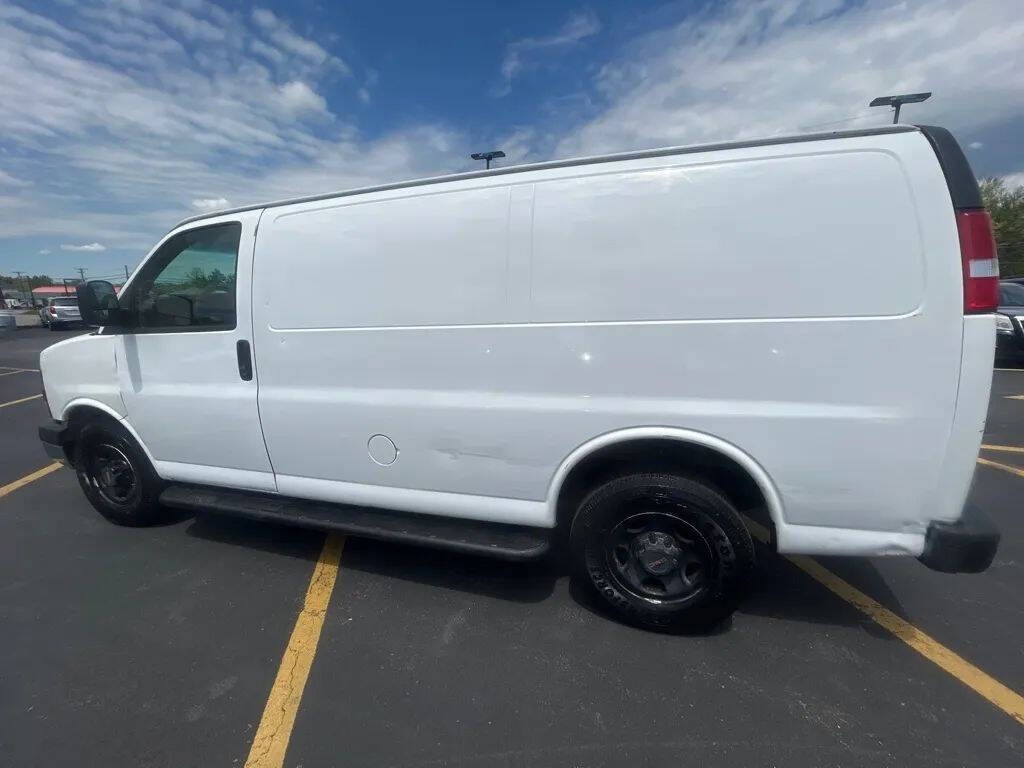 2014 GMC Savana Image 2