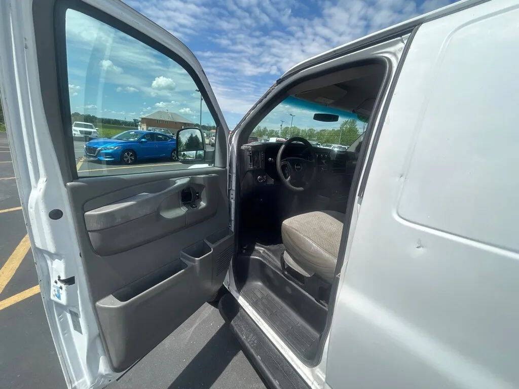 2014 GMC Savana Image 9