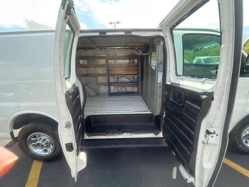 2014 GMC Savana Image 24