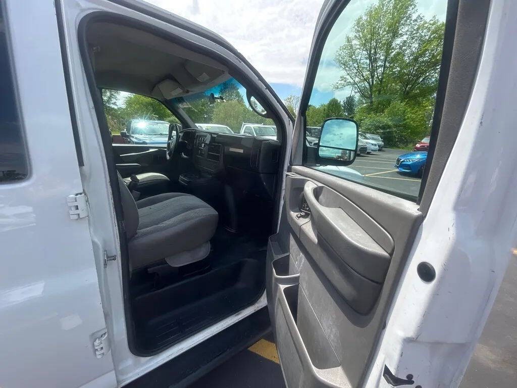 2014 GMC Savana Image 25