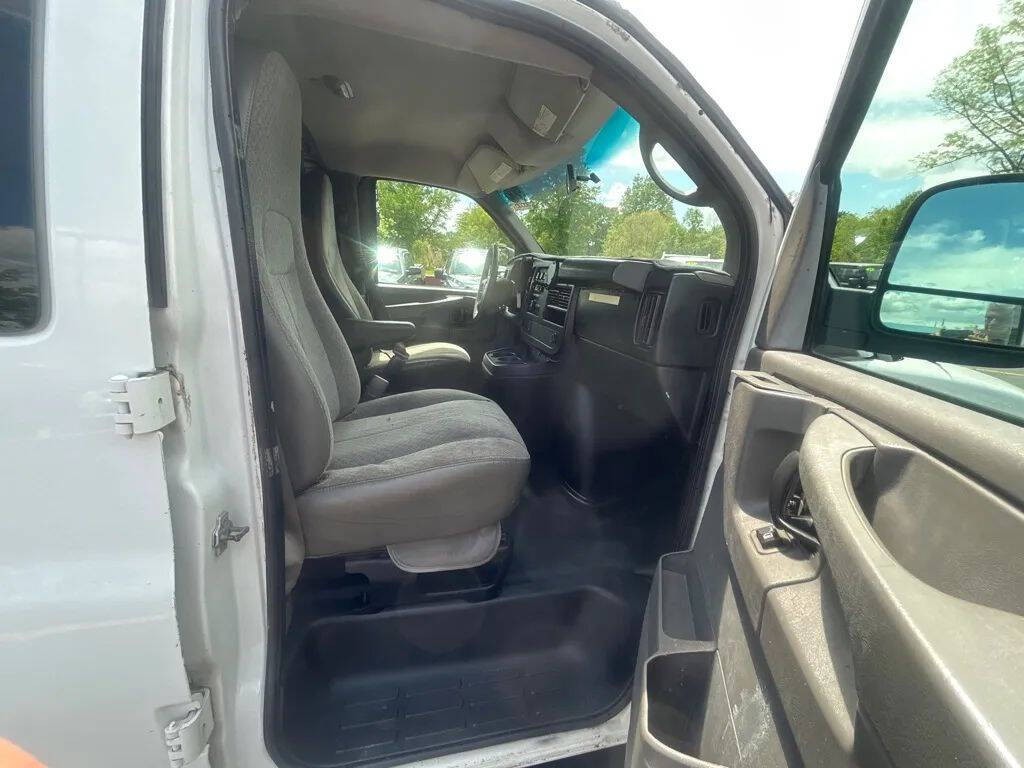 2014 GMC Savana Image 26