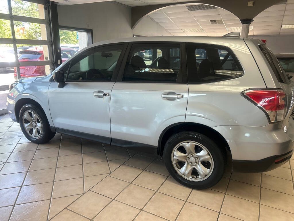 2017 Subaru Forester Image 2