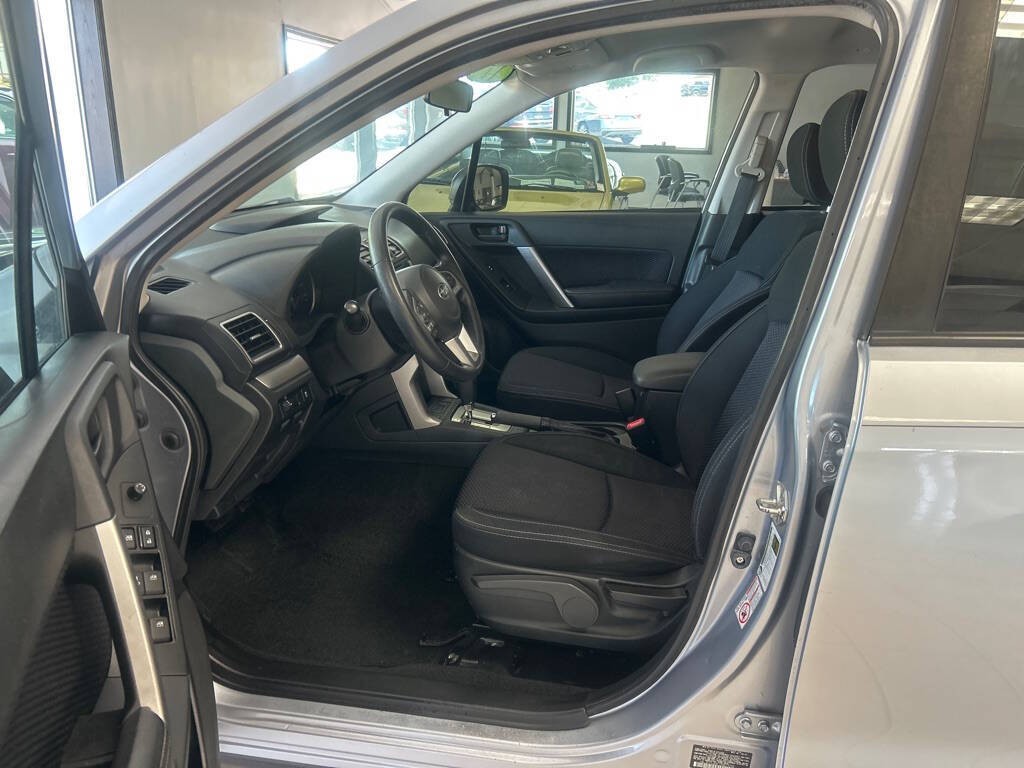 2017 Subaru Forester Image 11