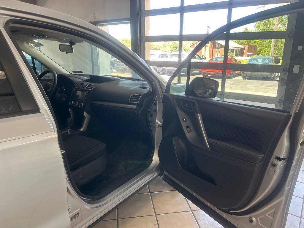 2017 Subaru Forester Image 28