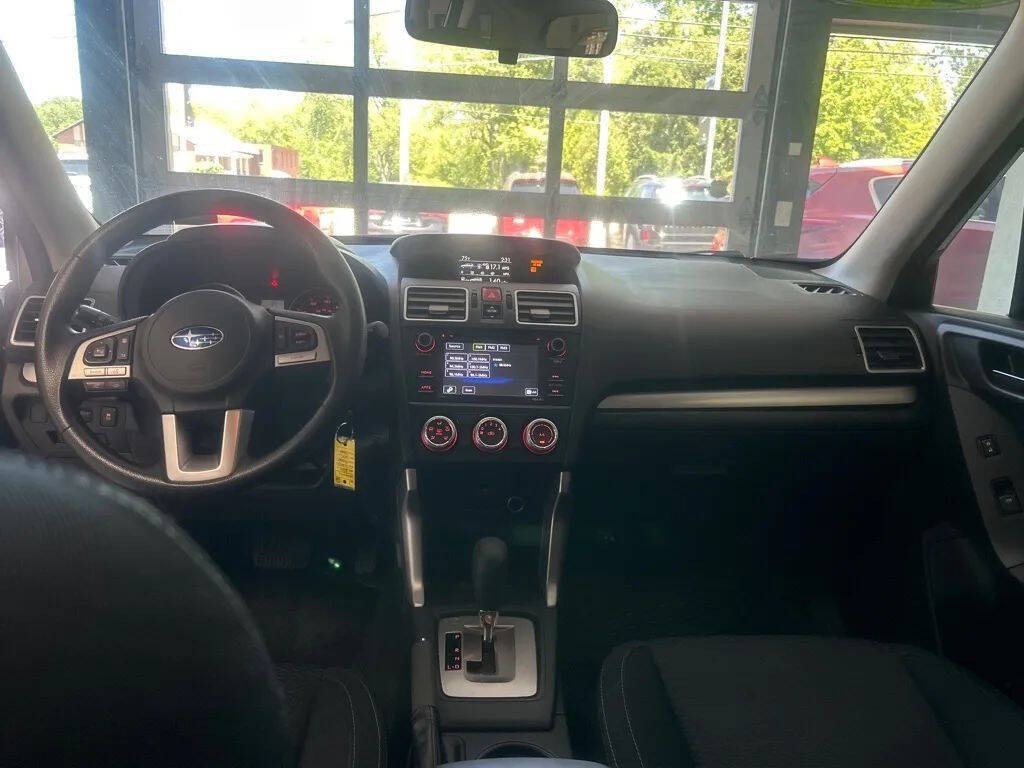 2017 Subaru Forester Image 21