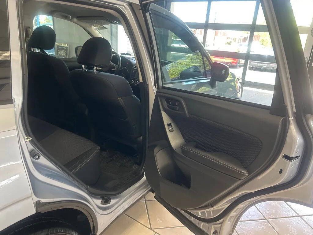 2017 Subaru Forester Image 26