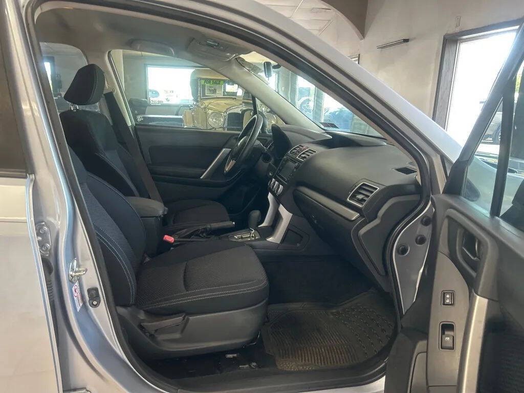 2017 Subaru Forester Image 29