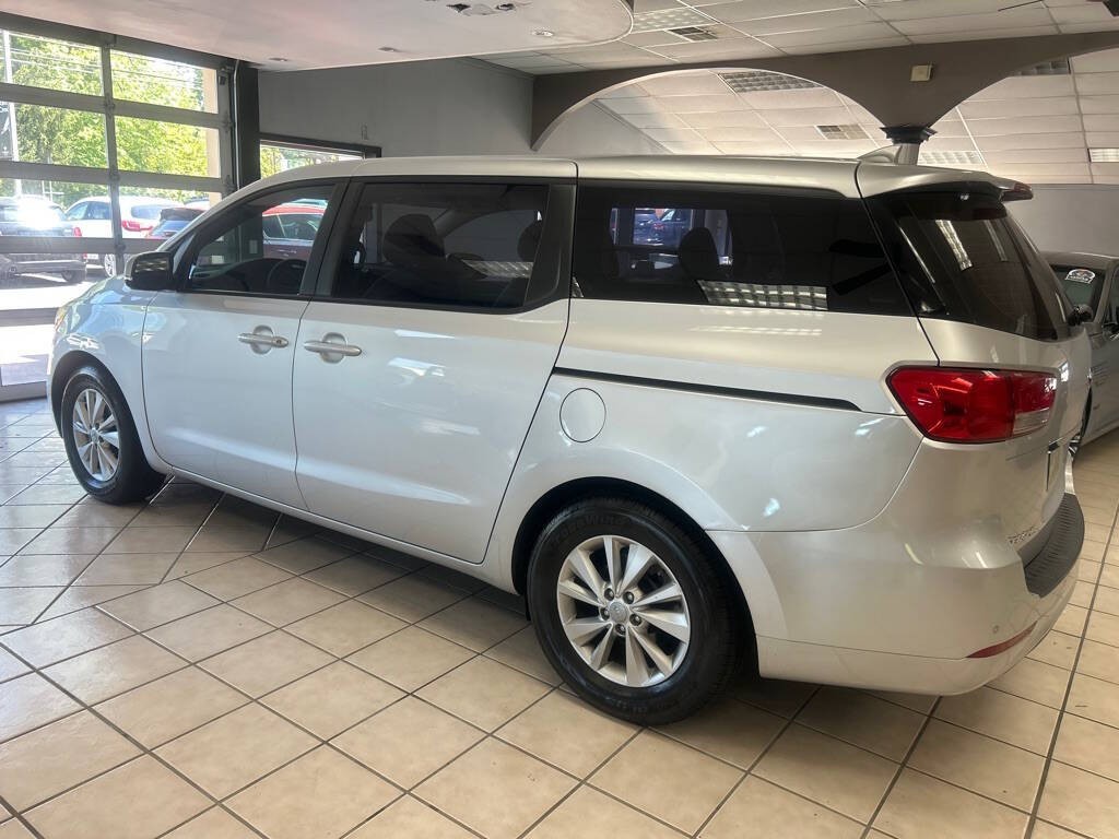 2015 Kia Sedona Image 2